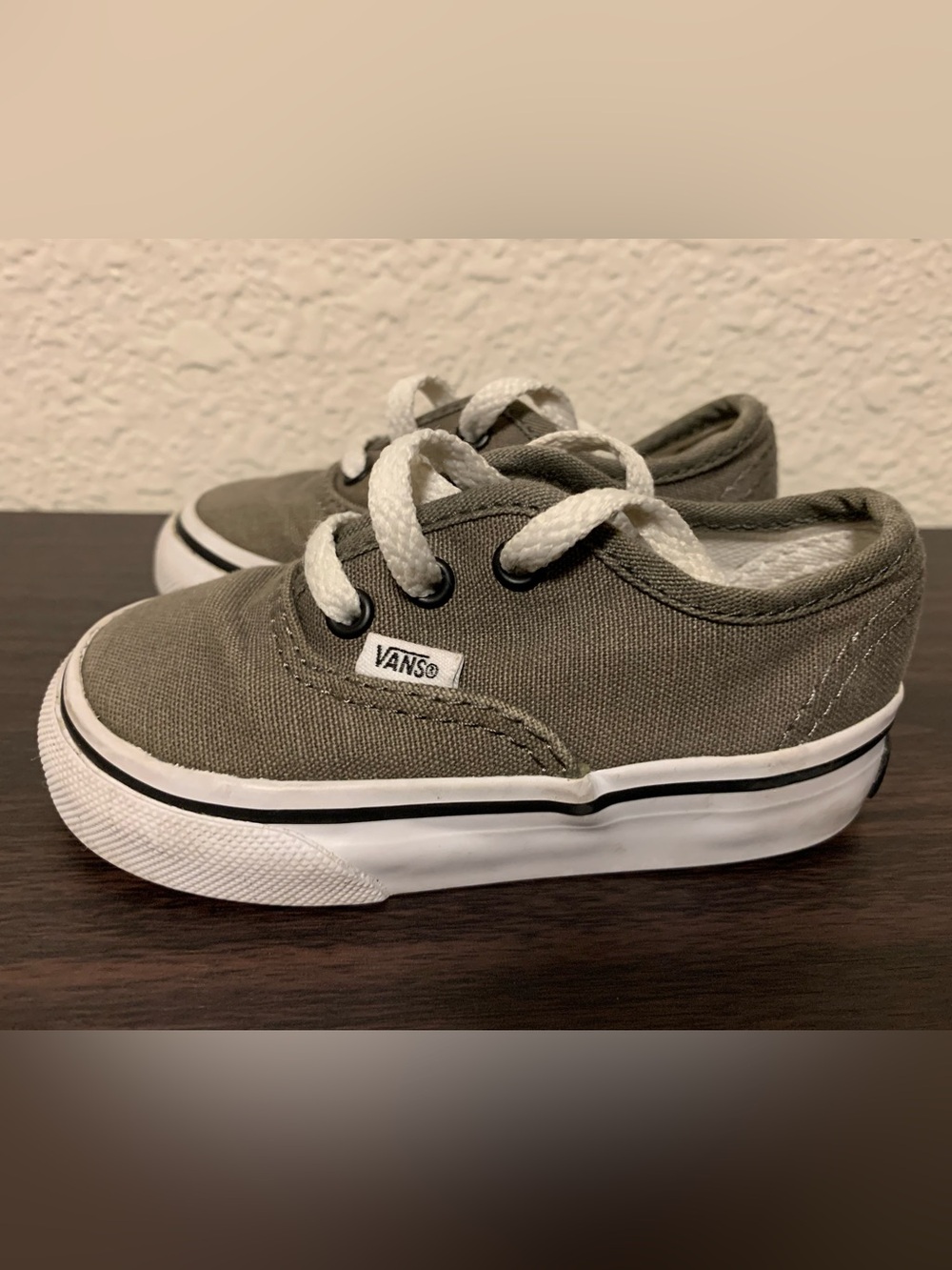 Vans Kids Low-Top Canvas Sneakers in Gray and White